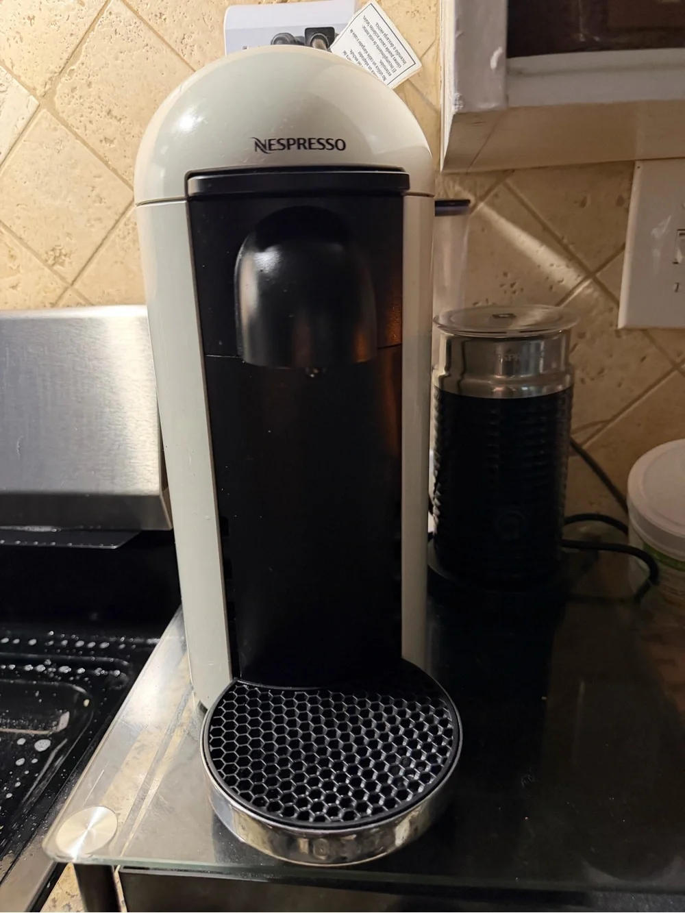 Nespresso White and Black Espresso Capsule Machine vertuo without milk frother